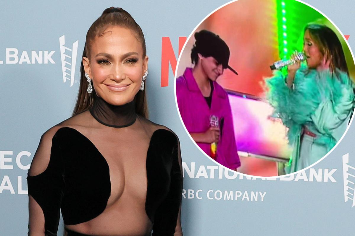 Jennifer Lopez Uses Gender Neutral Pronouns For Emme During Performance