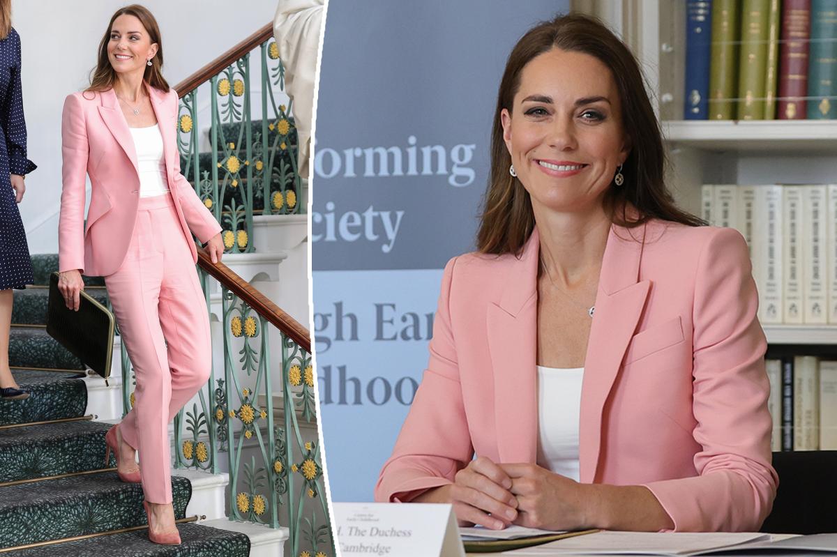 Kate Middleton is beautiful in pink pastel pantsuit