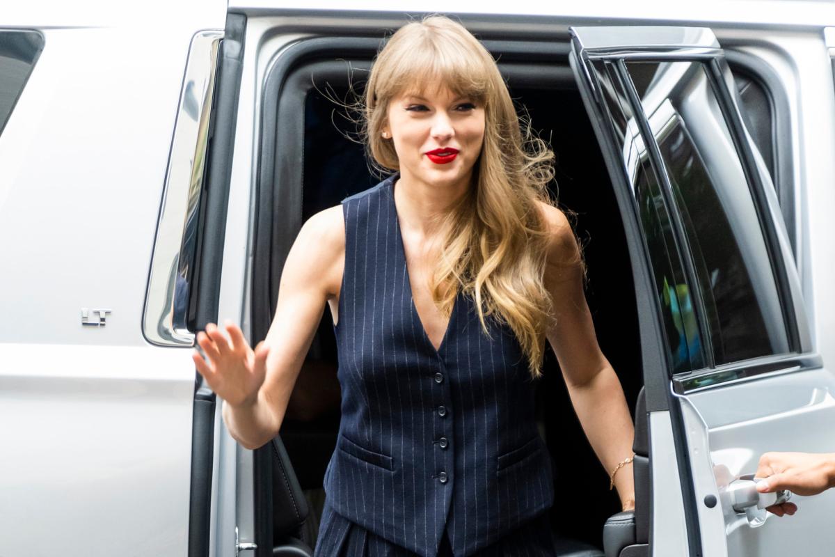 Taylor Swift surprises fans with Tribeca Film Festival performance