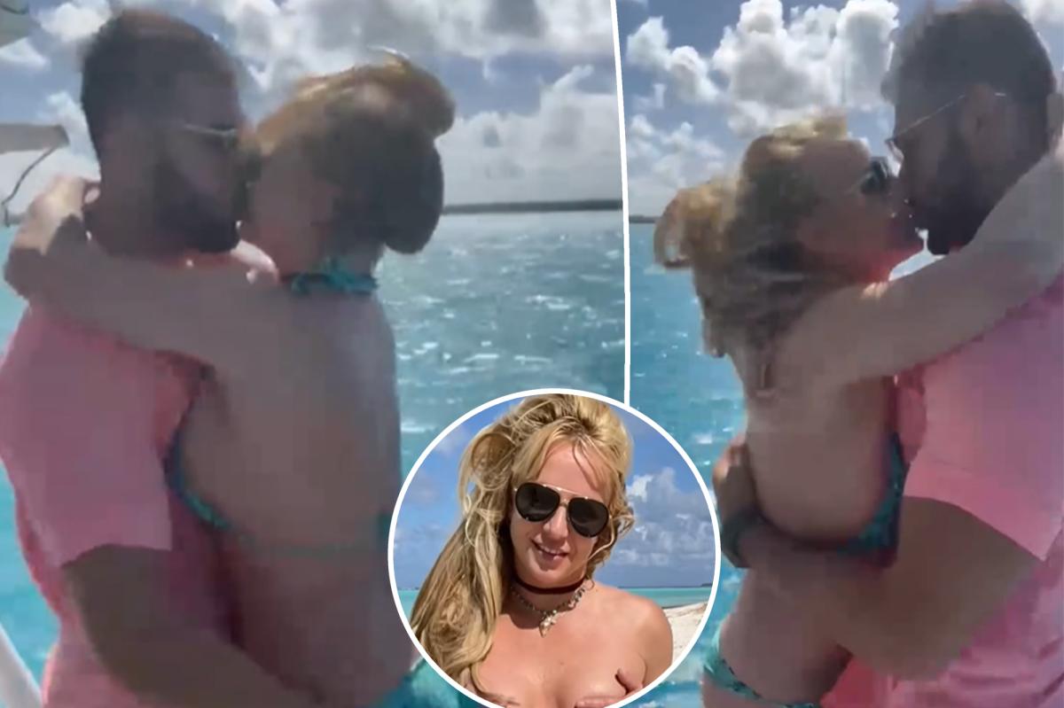Britney Spears shows PDA, goes topless on Sam Asghari honeymoon