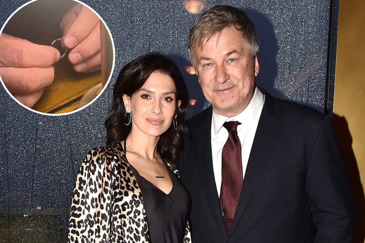 Hilaria Baldwin presents Alec with new wedding ring on 10th anniversary