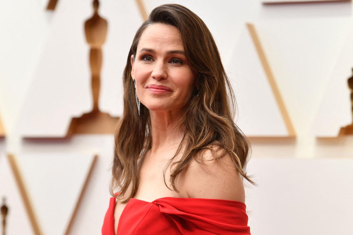 Jennifer Garner warns fans to 'be careful' with injectables
