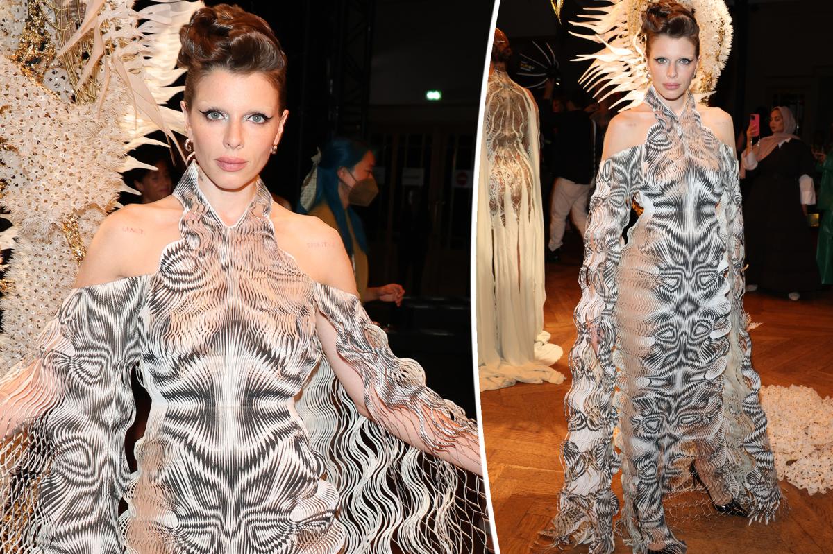 Julia Fox back at Paris Fashion Week in Iris Van Herpen dress