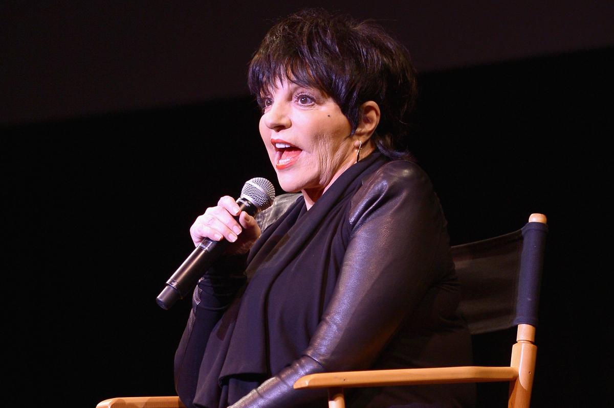 Liza Minnelli surprises fans at Michael Feinstein concert