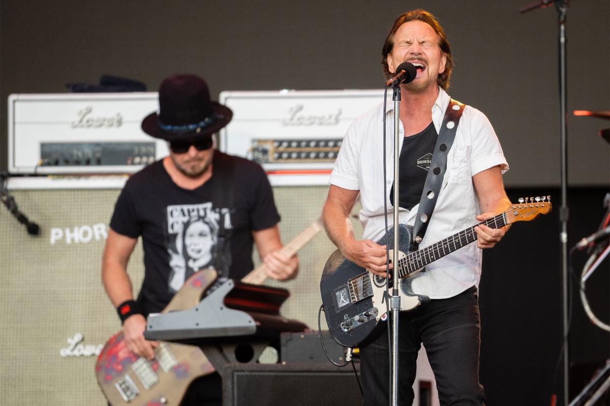Pearl Jam Cancels Show Due To Eddie Vedder Throat Damage