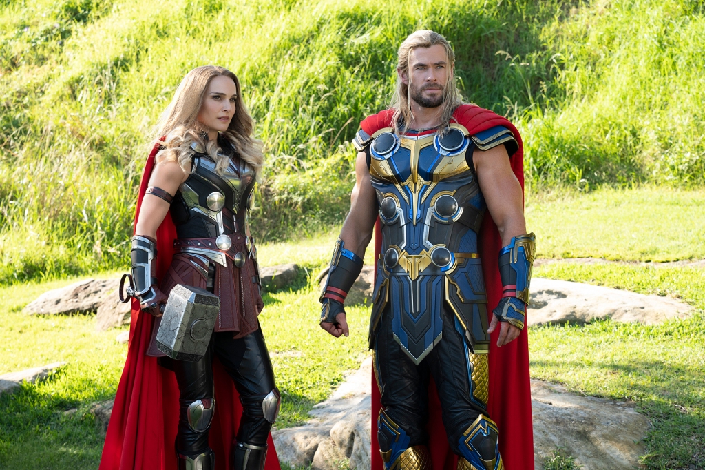 Natalie Portman and Chris Hemsworth Reunite in 2022 "Thor: Love and thunder." Many fans who berate movie viewers for asking Marvel to issue a warning call them "stupid."
