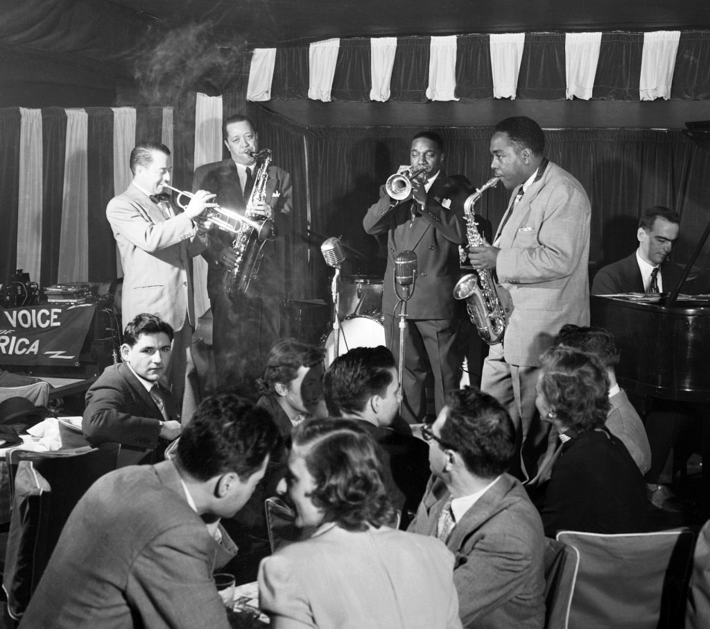 A show at Birdland Restaurant on December 16, 1949. From left to right, trumpeter Max Kaminsky, saxophonist Lester Young, "hot lips" Page, Charlie Parker on the alto sax and pianist Lennie Tristano.