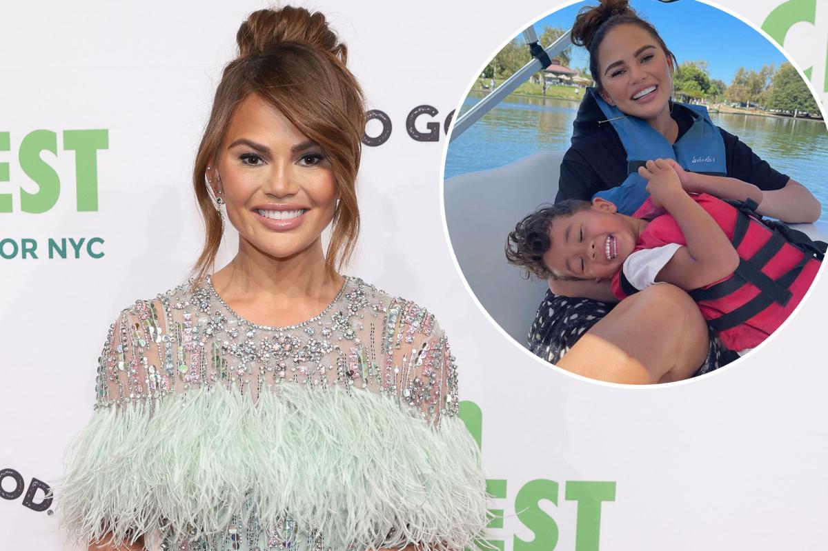 Chrissy Teigen Calls On Fan Who Didn't 'Recognize' Her