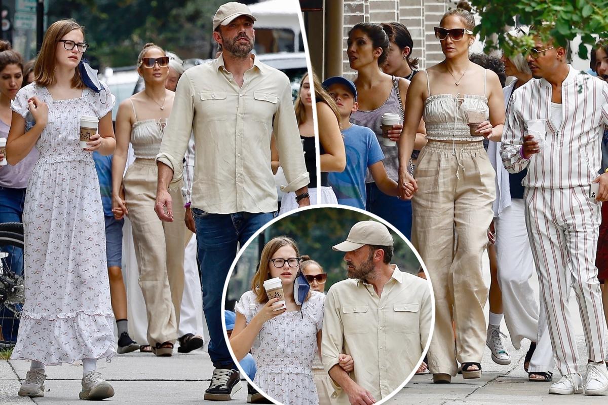Jennifer Lopez, Ben Affleck shop with kids in Georgia for wedding