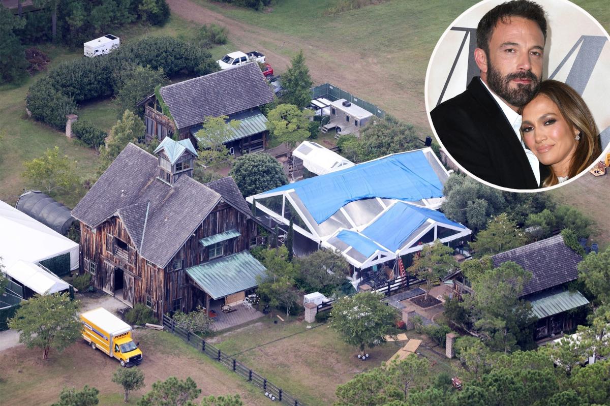 Jennifer Lopez, Ben Affleck's wedding with fireworks and live music