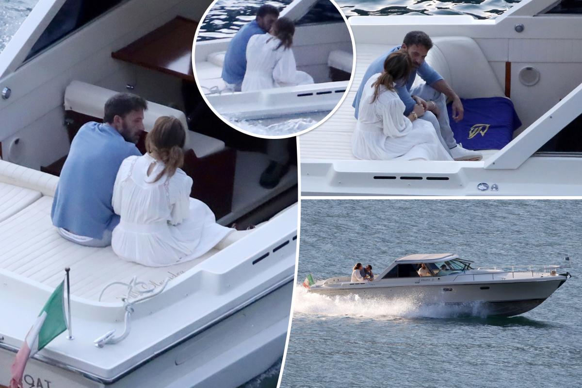 Jennifer Lopez and Ben Affleck enjoy boat trip during Italian honeymoon