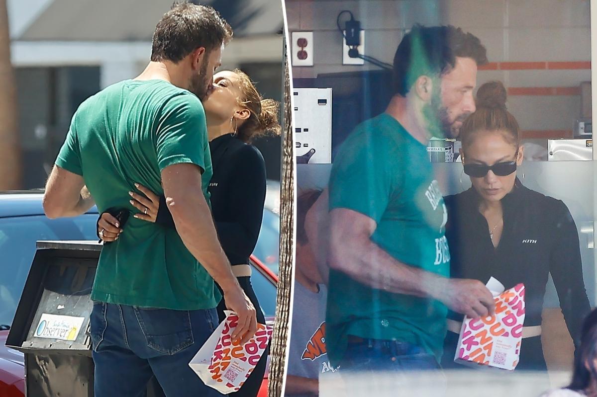 Jennifer Lopez and Ben Affleck grab coffee, donuts from Dunkin'