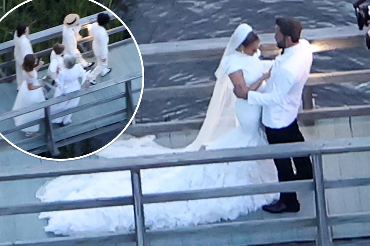 Jennifer Lopez and Ben Affleck's children match in white at the wedding
