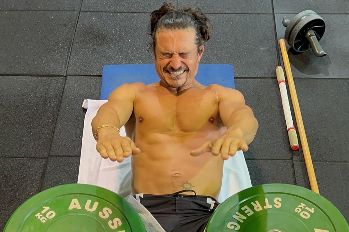 Shirtless Orlando Bloom races through a workout and more star snaps