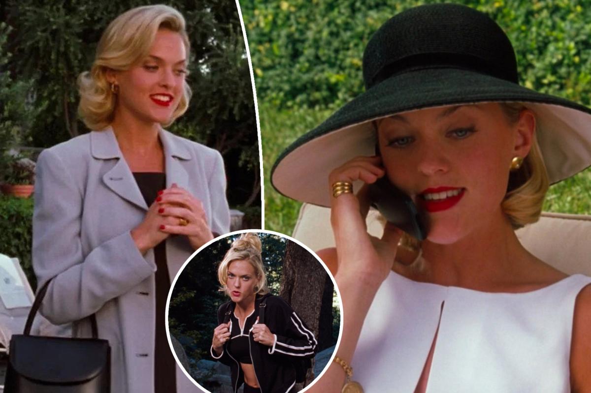 We want Meredith Blake's hiking outfit - and her entire closet