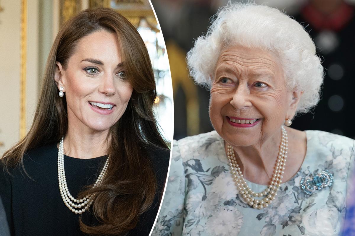 Kate Middleton wears Queen Elizabeth's pearl necklace at the palace reception