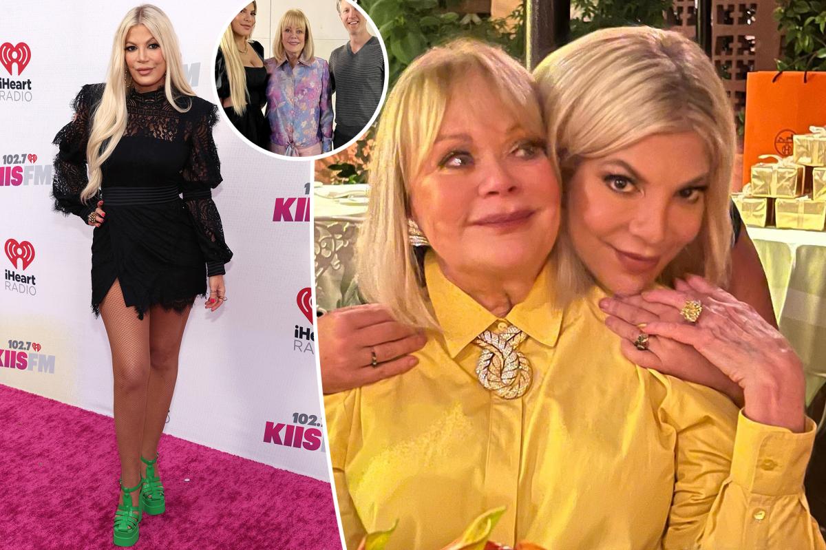 Tori Spelling shares rare photo with her brother, mother, Candy