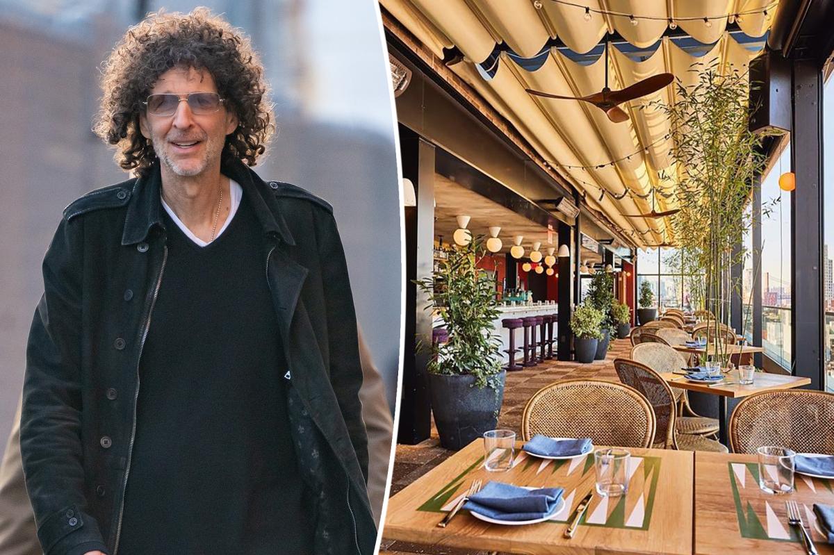 Germaphobe Howard Stern eats out for the first time since 2020