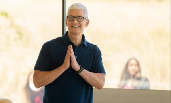 Tim Cook, CEO of 2 trillion dollar corporation, first homosexual Fortune 500 CEO, earns Rs 1 crore per day 2023 10
